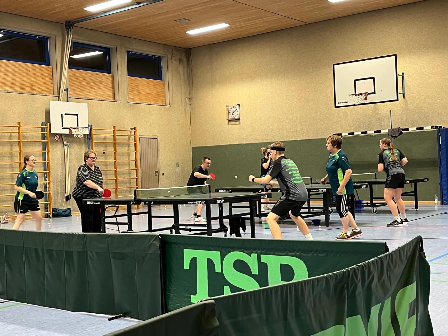 Tischtennis: Training neben dem Punktspiel der Herren 1 gegen Rehling